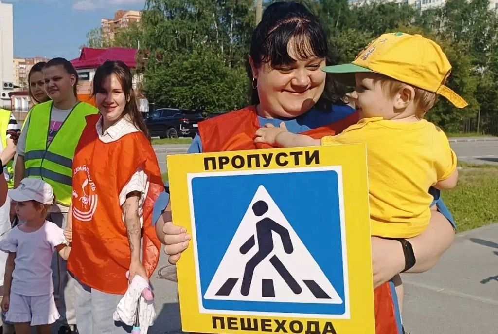 В Тобольске продолжает свою работу «родительский патруль» — важная общественная инициатива, направленная на профилактику детского дорожно-транспортного травматизма В Тобольске продолжает свою работу «родительский патруль» — важная общественная инициатива, направленная на профилактику детского дорожно-транспортного травматизма