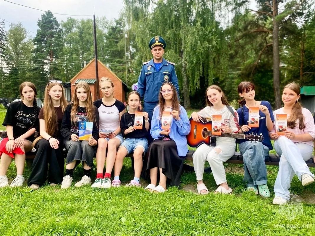 МЧС за безопасное лето!. Летние каникулы продолжаются, а значит продолжается и профилактическая работа среди подрастающего поколения
