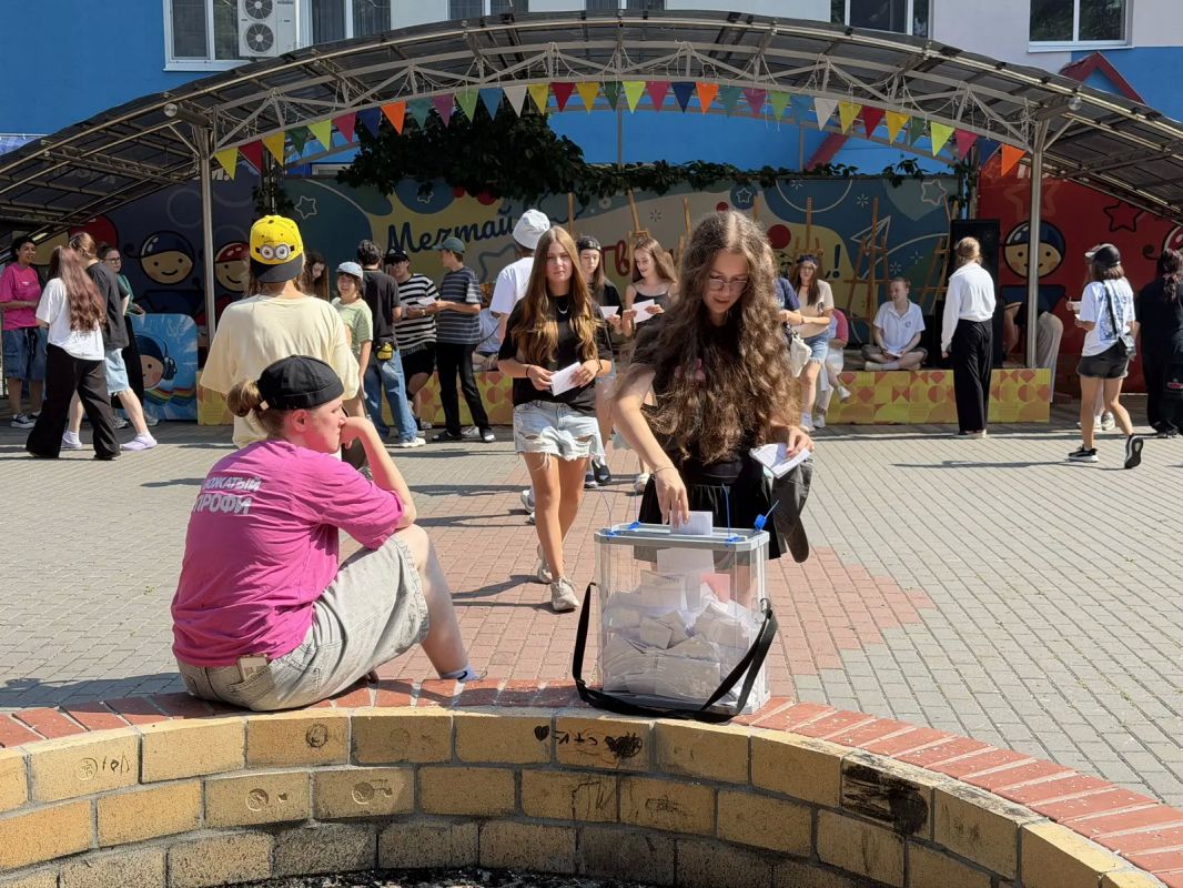 Детская общественная палата областных детских центров «Ребячья республика» и «Олимпийская Ребячка» вновь сформирована! Детская общественная палата областных детских центров «Ребячья республика» и «Олимпийская Ребячка» вновь сформирована!