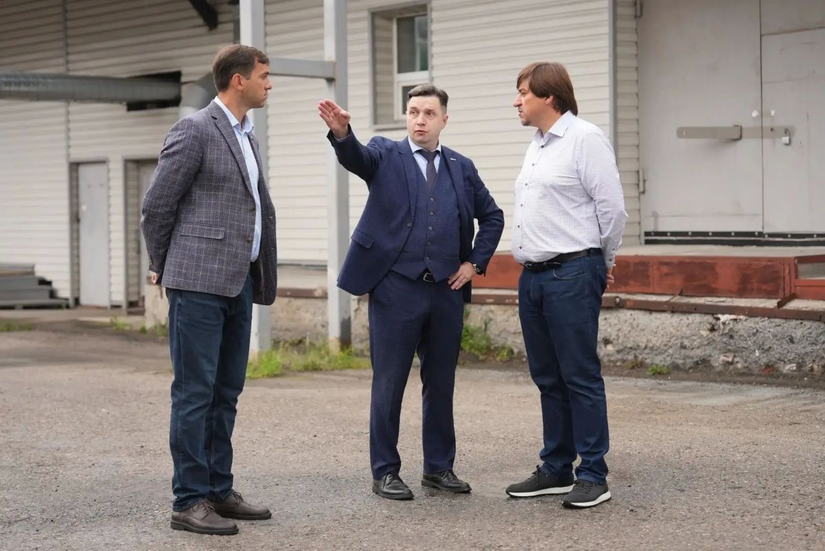 Максим Афанасьев: Ситуация под контролем!. Сегодня утром посетил дамбу на Береговой улице — объект успешно выдерживает нагрузку, никаких критических изменений за ночь не выявлено Максим Афанасьев: Ситуация под контролем!. Сегодня утром посетил дамбу на Береговой улице — объект успешно выдерживает нагрузку, никаких критических изменений за ночь не выявлено
