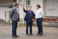 Глава Тюмени проверил дамбу на Береговой и готовность фармзавода