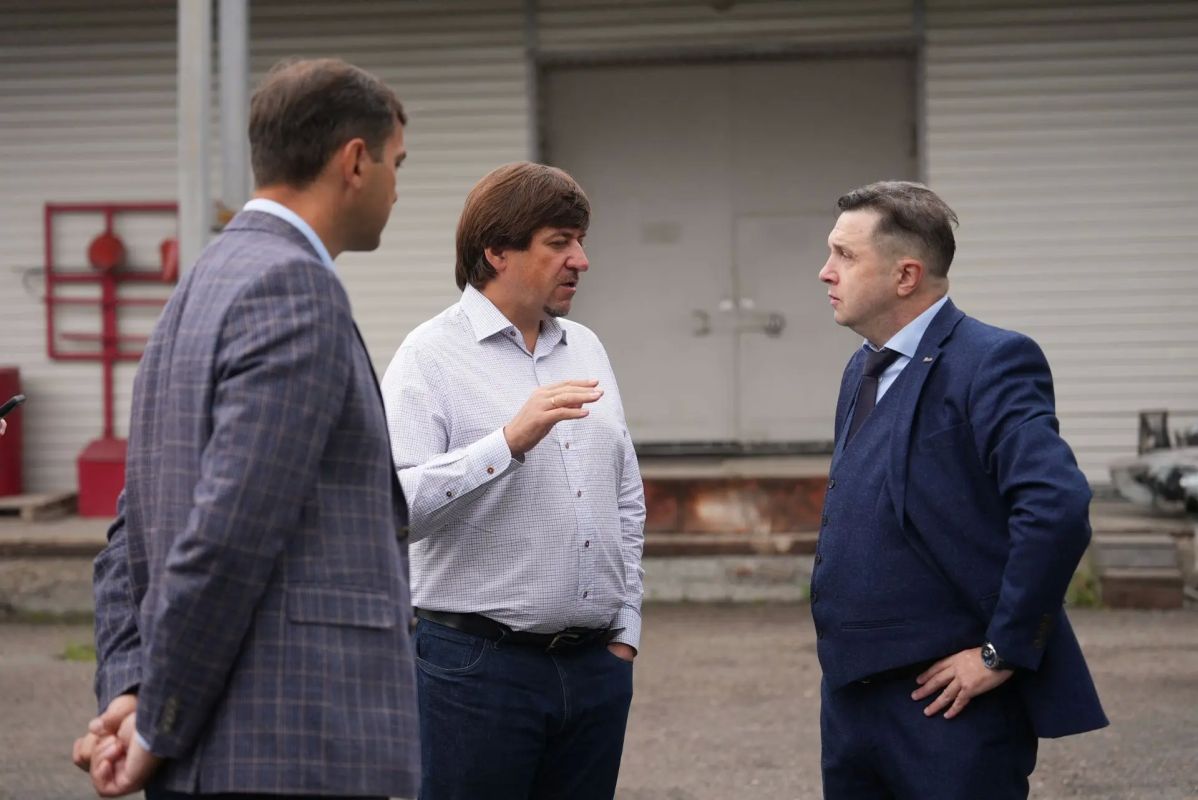 Максим Афанасьев: Ситуация под контролем!. Сегодня утром посетил дамбу на Береговой улице — объект успешно выдерживает нагрузку, никаких критических изменений за ночь не выявлено Максим Афанасьев: Ситуация под контролем!. Сегодня утром посетил дамбу на Береговой улице — объект успешно выдерживает нагрузку, никаких критических изменений за ночь не выявлено