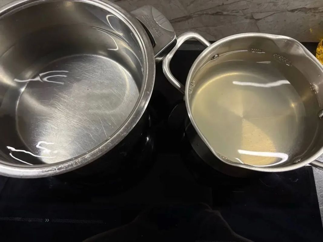 Горожане жалуются на воду из водовозов: по их словам, она имеет желтый оттенок Горожане жалуются на воду из водовозов: по их словам, она имеет желтый оттенок