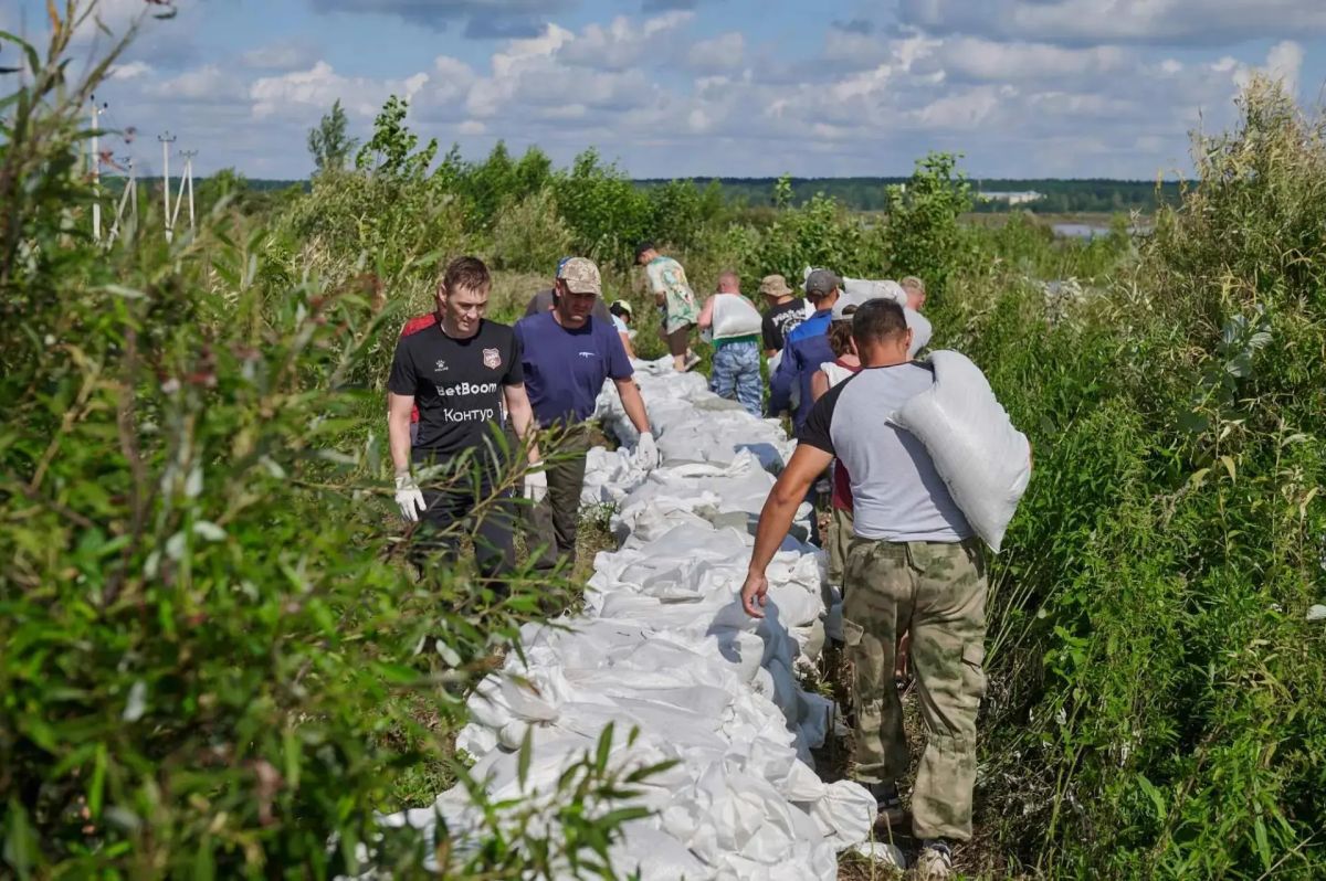 В Тюмени и Тюменском округе продолжается защита населенных пунктов от паводка В Тюмени и Тюменском округе продолжается защита населенных пунктов от паводка