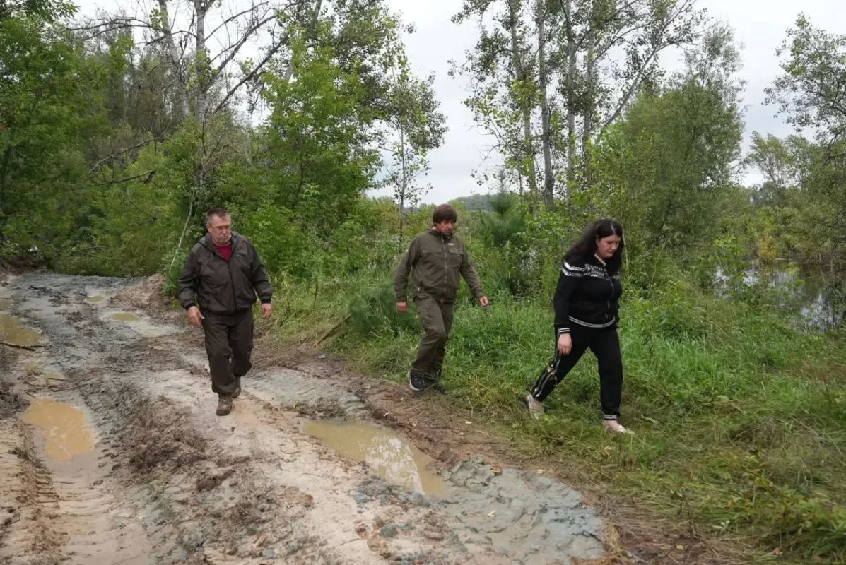 Тюменский мэр посетил местные СНТ, которые оказались в воде во время паводка Тюменский мэр посетил местные СНТ, которые оказались в воде во время паводка