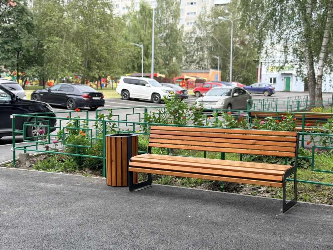 В ходе объезда проверил, как идут работы по благоустройству дворов В ходе объезда проверил, как идут работы по благоустройству дворов