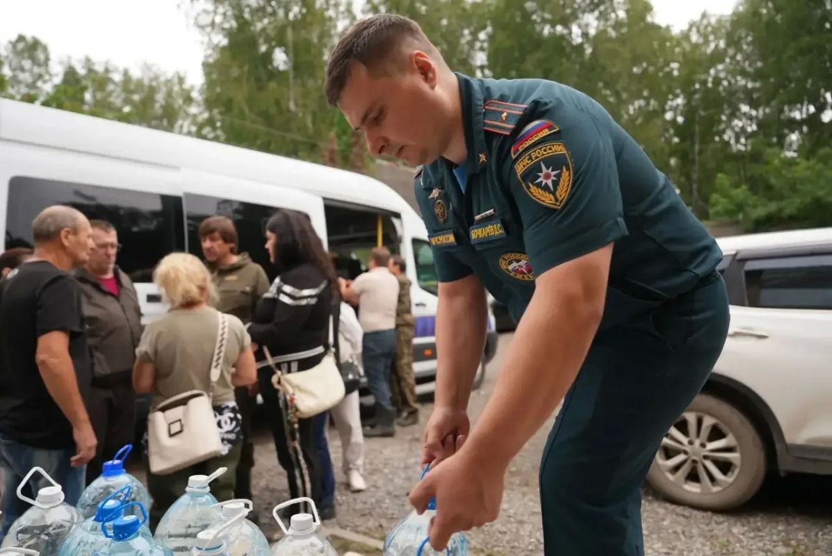 Тюменский мэр посетил местные СНТ, которые оказались в воде во время паводка Тюменский мэр посетил местные СНТ, которые оказались в воде во время паводка