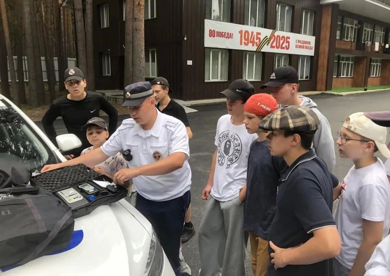 Тюменские автоинспекторы и общественники организовали для подростков интерактивную площадку дорожной безопасности Тюменские автоинспекторы и общественники организовали для подростков интерактивную площадку дорожной безопасности