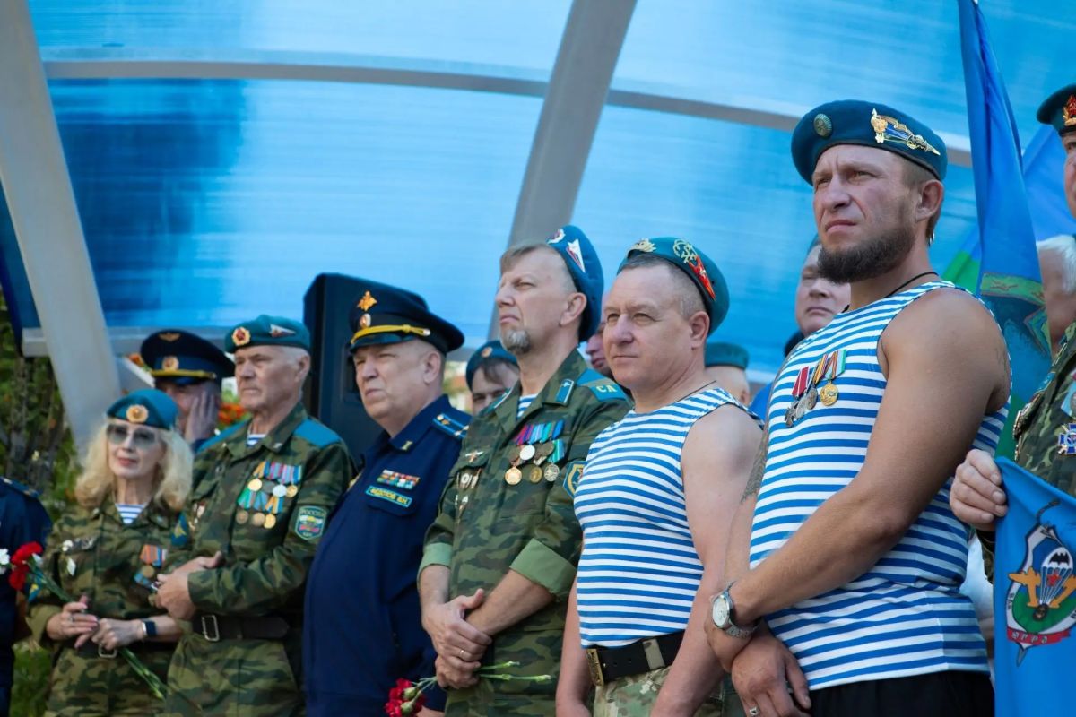 В Тюмени отметили 96-ю годовщину создания воздушно десантных войск В Тюмени отметили 96-ю годовщину создания воздушно десантных войск