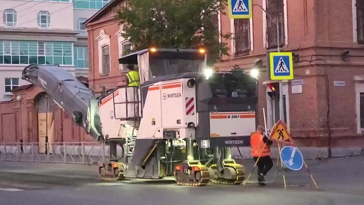 В Тюмени продолжается ремонт дороги на ул. Челюскинцев