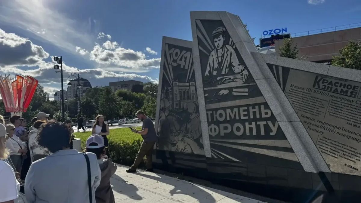 В эти минуты проходит экскурсия «Вахта памяти» в рамках викторины «Знай свой край!» В эти минуты проходит экскурсия «Вахта памяти» в рамках викторины «Знай свой край!»