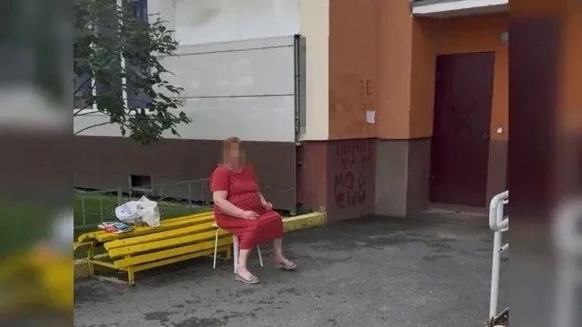 Кошмар в подъезде: жильцы дома на Лесобазе страдают изза агрессивной соседки Кошмар в подъезде: жильцы дома на Лесобазе страдают изза агрессивной соседки