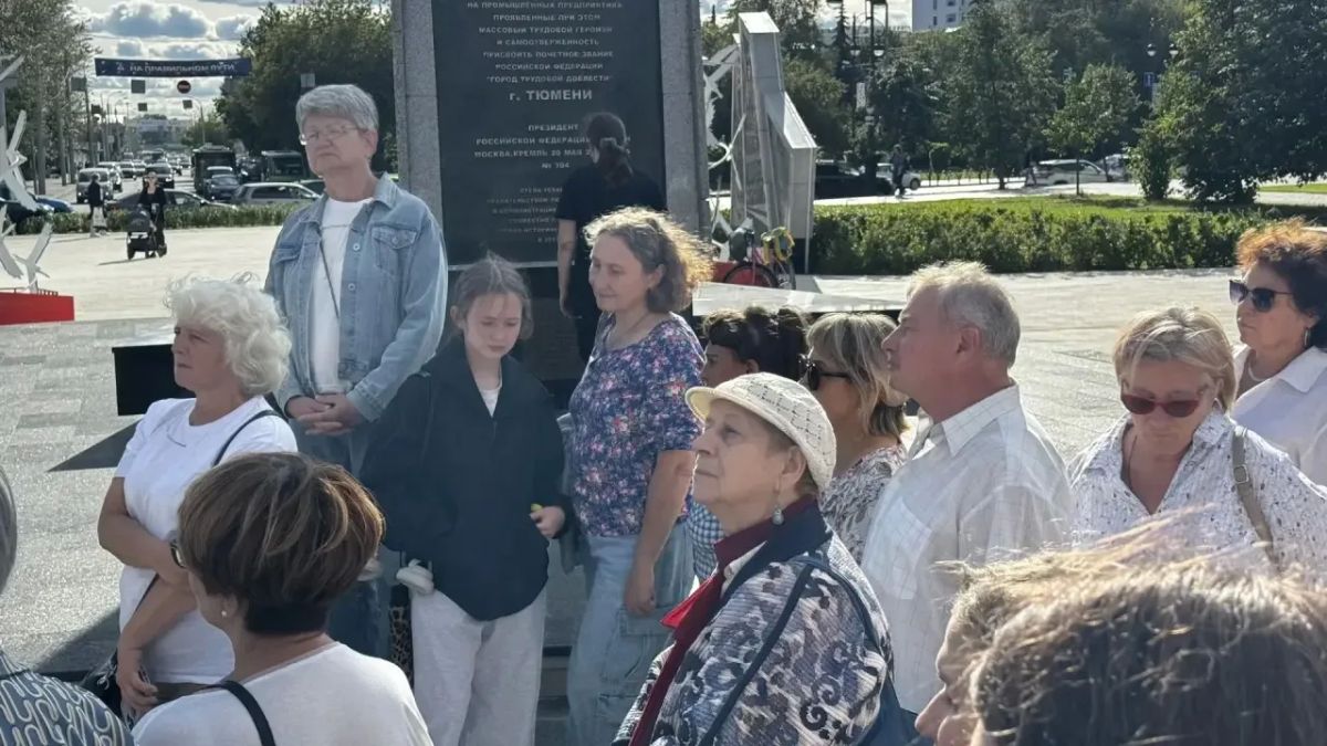 В эти минуты проходит экскурсия «Вахта памяти» в рамках викторины «Знай свой край!» В эти минуты проходит экскурсия «Вахта памяти» в рамках викторины «Знай свой край!»