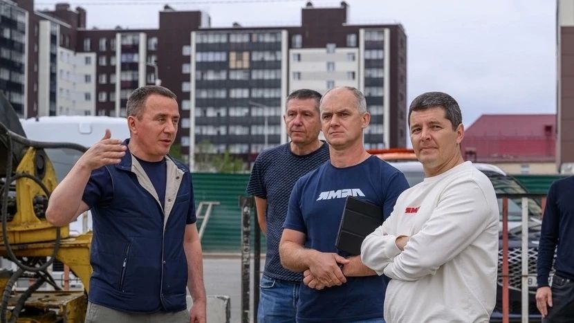В столице Ямала продолжается благоустройство будущего сквера Трудовой доблести