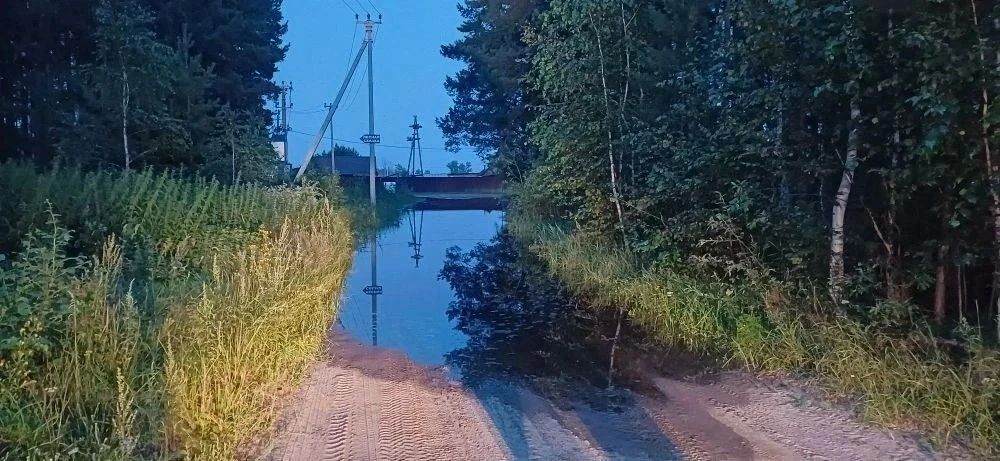 «Вместе выстоим»: как в тюменской деревне спасают дома от воды" «Вместе выстоим»: как в тюменской деревне спасают дома от воды"