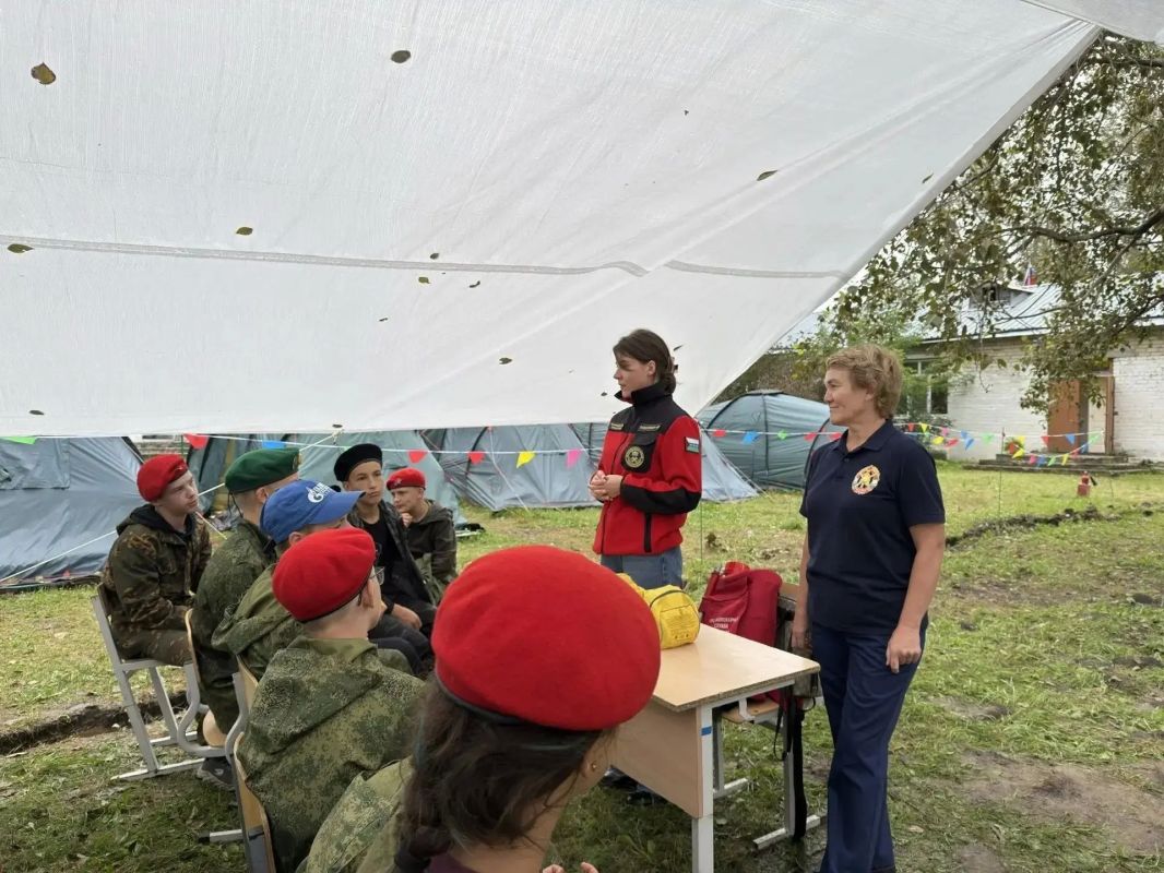 "ПРОФИЛАКТИЧЕСКОЕ ЗАНЯТИЯ, ПО ПОЖАРНОЙ БЕЗОПАСНОСТИ В МИКРОРАЙОНЕ БЕРЕЗНЯКОВСКИЙ" "ПРОФИЛАКТИЧЕСКОЕ ЗАНЯТИЯ, ПО ПОЖАРНОЙ БЕЗОПАСНОСТИ В МИКРОРАЙОНЕ БЕРЕЗНЯКОВСКИЙ"