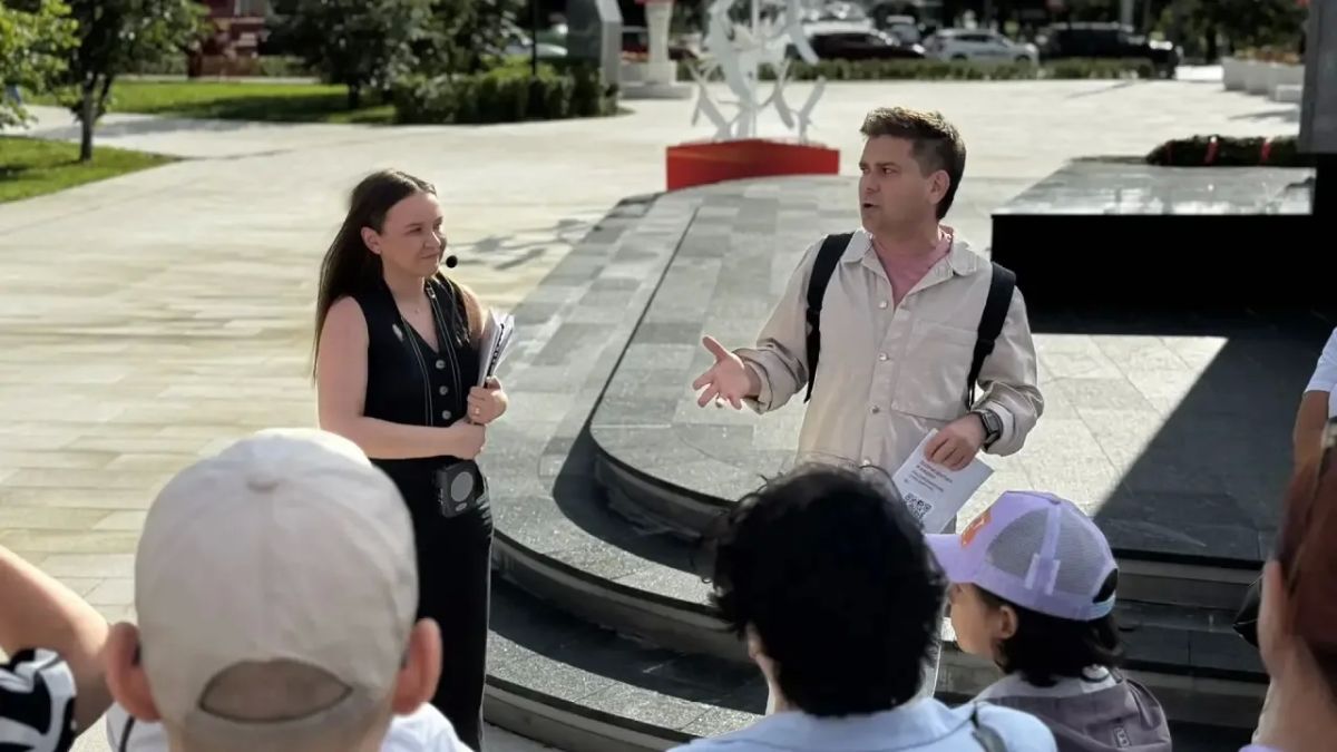 В эти минуты проходит экскурсия «Вахта памяти» в рамках викторины «Знай свой край!» В эти минуты проходит экскурсия «Вахта памяти» в рамках викторины «Знай свой край!»