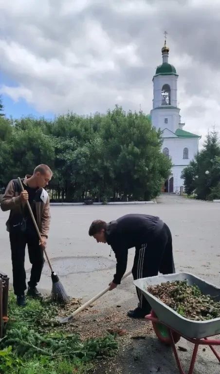 В Тюменской области активно работает программа временного трудоустройства несовершеннолетних: она даёт подросткам шанс заработать первые деньги, получить практический опыт и развить важные жизненные навыки В Тюменской области активно работает программа временного трудоустройства несовершеннолетних: она даёт подросткам шанс заработать первые деньги, получить практический опыт и развить важные жизненные навыки