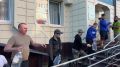 За последние дни в рамках проекта "Чистая вода" благотворительному фонду "Старшее поколение" передали около 4 тысяч пятилитровых бутылок