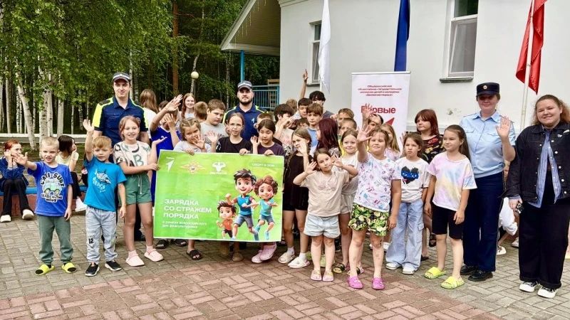 В ХМАО - Югре полицейские и общественники провели спортивный праздник для детей В ХМАО - Югре полицейские и общественники провели спортивный праздник для детей