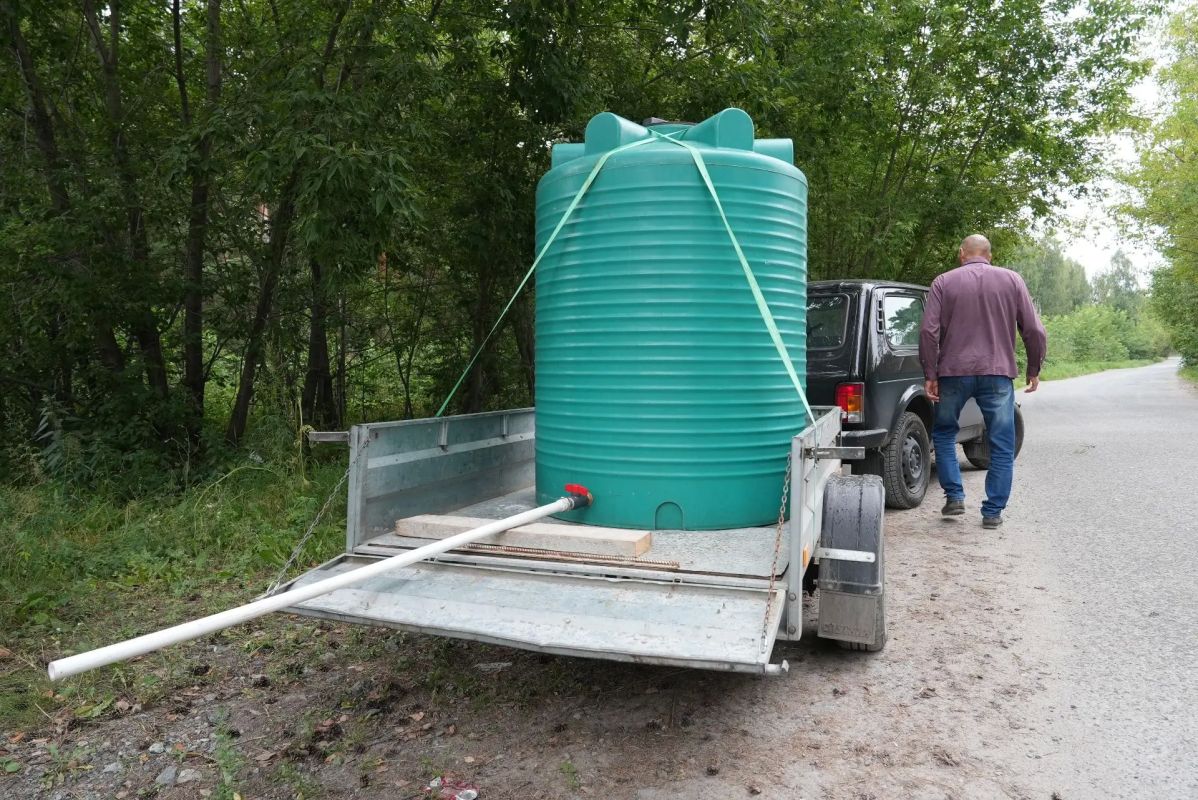 Максим Афанасьев: Городской штаб принял решение организовать подвоз чистой воды в садоводческие товарищества на подтопленных территориях Максим Афанасьев: Городской штаб принял решение организовать подвоз чистой воды в садоводческие товарищества на подтопленных территориях