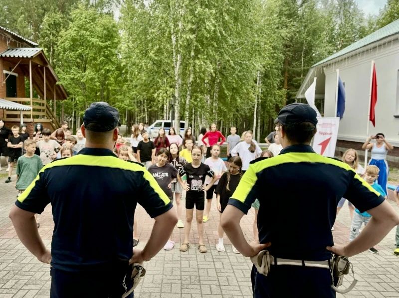 В ХМАО - Югре полицейские и общественники провели спортивный праздник для детей