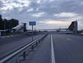 Трассу Екатеринбург — Тюмень перекрыли из-за рухнувшего надземного перехода на проезжую часть!