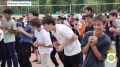 В преддверии Дня физкультурника российские полицейские и общественные активисты проводят ежегодную акцию МВД России «Зарядка со стражем порядка»