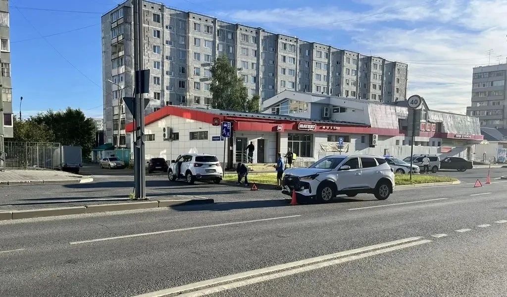 ДТП в Тобольске: дети ехали в автокреслах, но мама нарушила правила проезда перекрестков ДТП в Тобольске: дети ехали в автокреслах, но мама нарушила правила проезда перекрестков