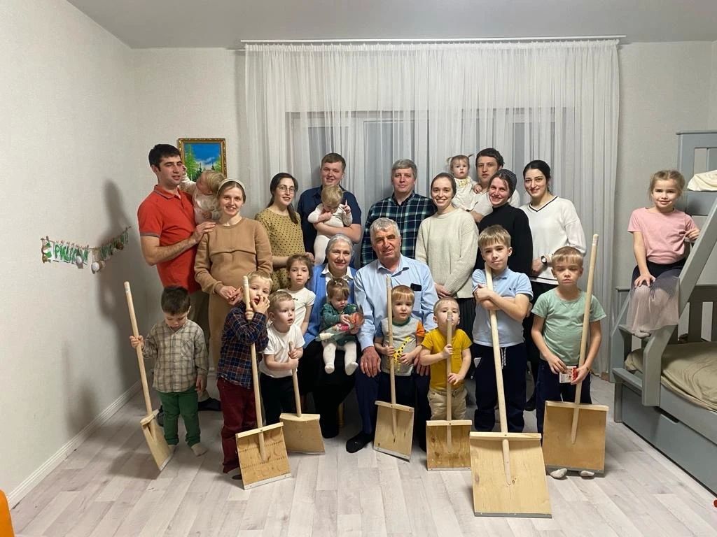 «Вместе мы — сила»: 11 детей и 56 внуков семьи Ремпель «Вместе мы — сила»: 11 детей и 56 внуков семьи Ремпель