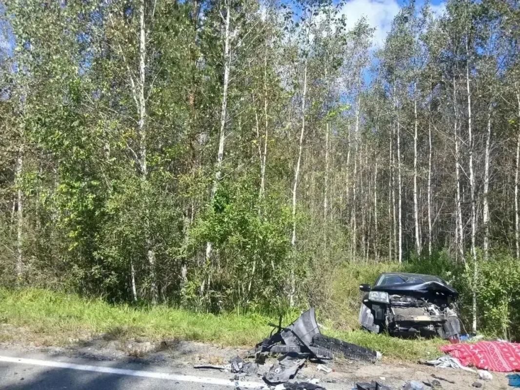 Трагедия на трассе Ялуторовск — Ярково: в ДТП погибли женщина и её дочь Авария случилась на 73м километре дороги — столкнулись «Лада Ларгус» и «Сузуки». По предварительным данным, водитель «Лады» не справилась с управлением:... Трагедия на трассе Ялуторовск — Ярково: в ДТП погибли женщина и её дочь Авария случилась на 73м километре дороги — столкнулись «Лада Ларгус» и «Сузуки». По предварительным данным, водитель «Лады» не справилась с управлением:...