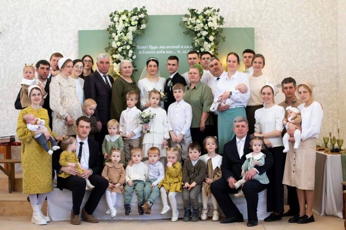 «Вместе мы — сила»: 11 детей и 56 внуков семьи Ремпель «Вместе мы — сила»: 11 детей и 56 внуков семьи Ремпель