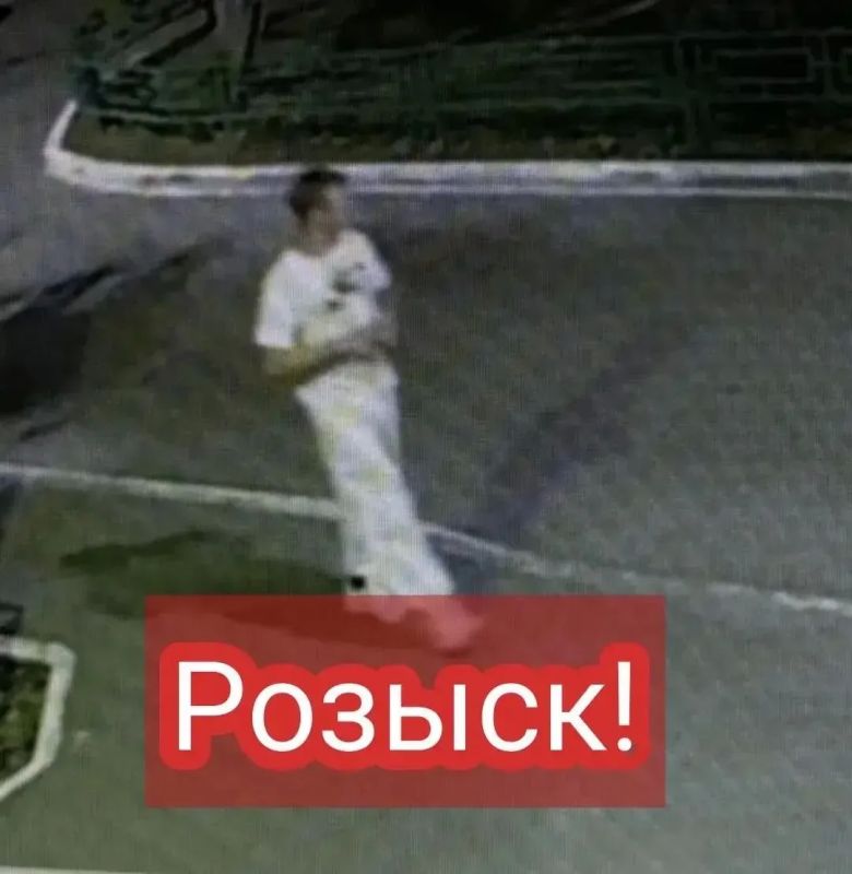 Сотрудники отдела полиции № 7 УМВД России по г. Тюмени устанавливают личность мужчины, который 5 августа, в ночное время, находясь в подъезде дома 52 по улице Пархоменко, похитил пристегнутый велосипед