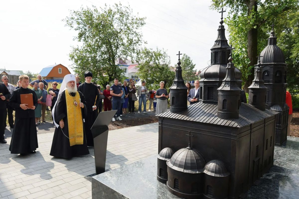 В Тобольске открыли памятник Преображенскому собору Знаменского монастыря В Тобольске открыли памятник Преображенскому собору Знаменского монастыря
