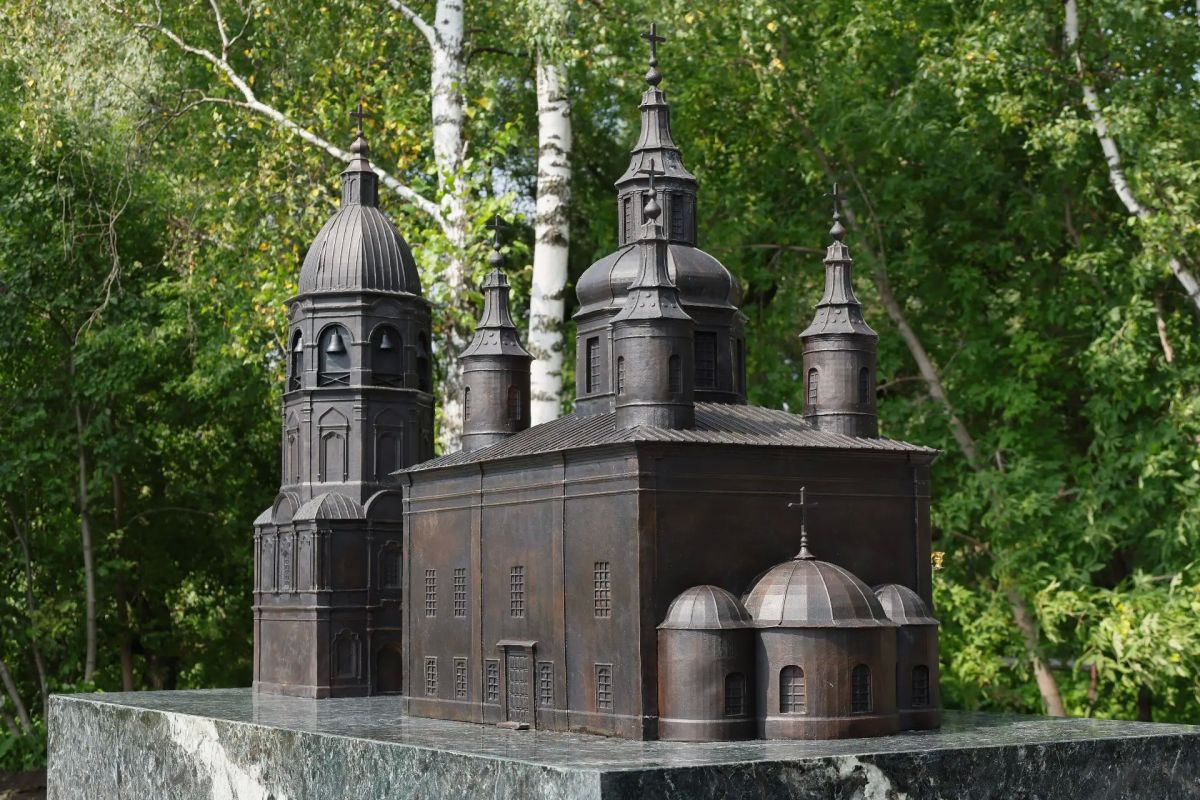В Тобольске открыли памятник Преображенскому собору Знаменского монастыря