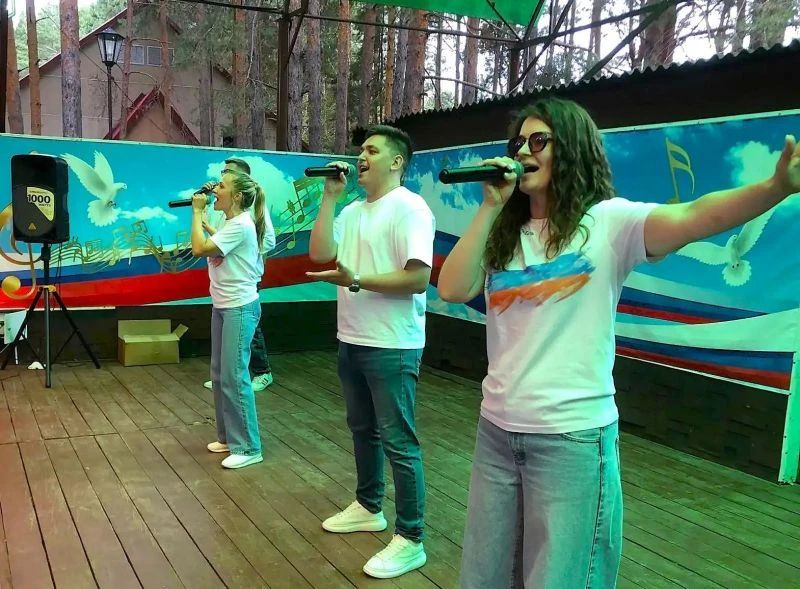 В День физкультурника ребят, проходящих летнюю оздоровительную смену на базе «Областного центра профилактики и реабилитации», посетил «десант стражей порядка» - представители органов внутренних дел, пропагандирующие... В День физкультурника ребят, проходящих летнюю оздоровительную смену на базе «Областного центра профилактики и реабилитации», посетил «десант стражей порядка» - представители органов внутренних дел, пропагандирующие...