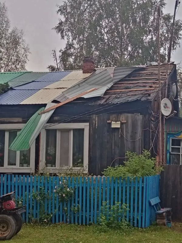 Ураган оставил Тюменскую область без крыш и электричества Ураган оставил Тюменскую область без крыш и электричества