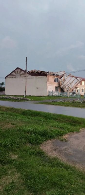 Ураган оставил Тюменскую область без крыш и электричества Ураган оставил Тюменскую область без крыш и электричества
