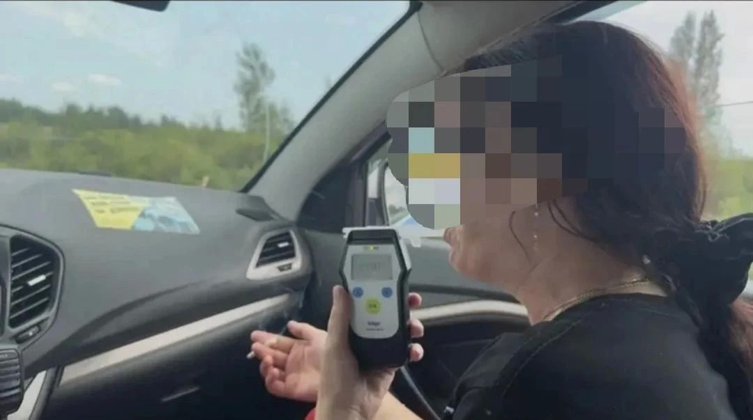 Двух пьяных женщин за рулем задержали сотрудники Госавтоинспекции в Бердюжском округе, одна из них везла ребенка Двух пьяных женщин за рулем задержали сотрудники Госавтоинспекции в Бердюжском округе, одна из них везла ребенка