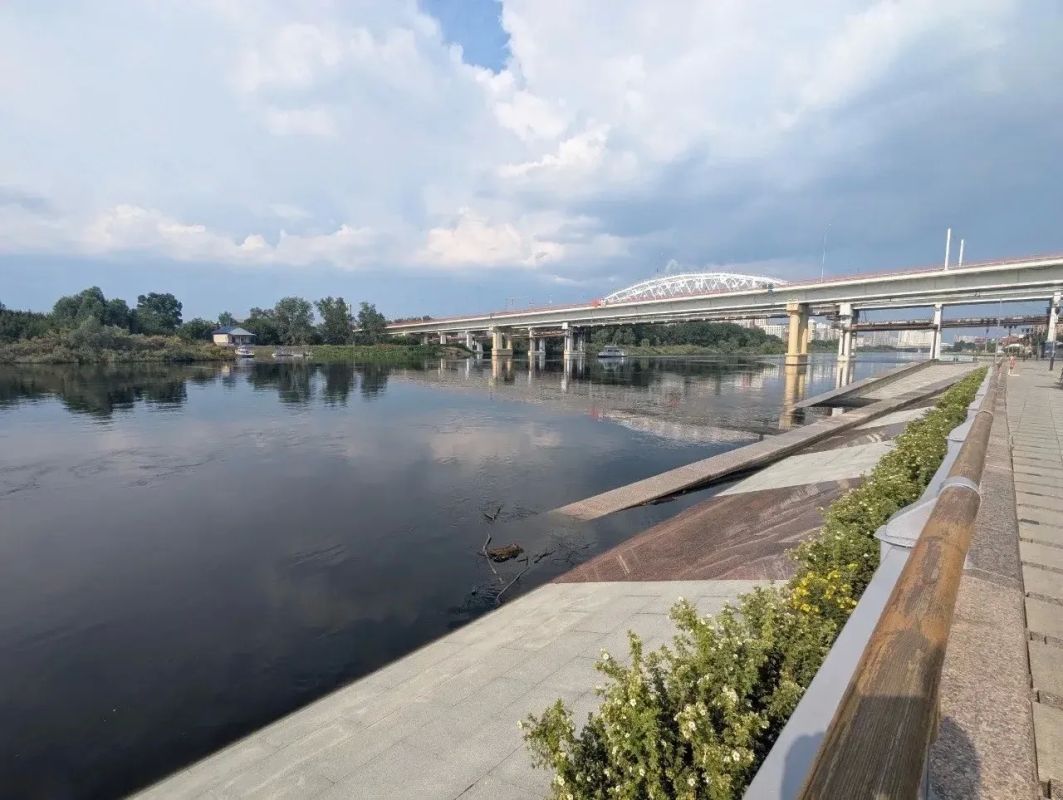 Вода продолжает наступать на участки и дома жителей села Якуши Вода продолжает наступать на участки и дома жителей села Якуши