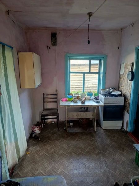 В Юргинском округе к участковому уполномоченному полиции обратилась сразу два пострадавших: 27 летняя женщина и 59 летний мужчина, которые сообщили, что им причинил телесные повреждения один и тот же гражданин 1998 года...