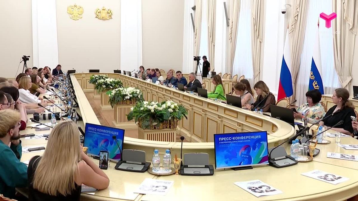 Губернатор Тюменской области Александр Моор объяснил, почему жители региона периодически сталкиваются с проблемами со связью