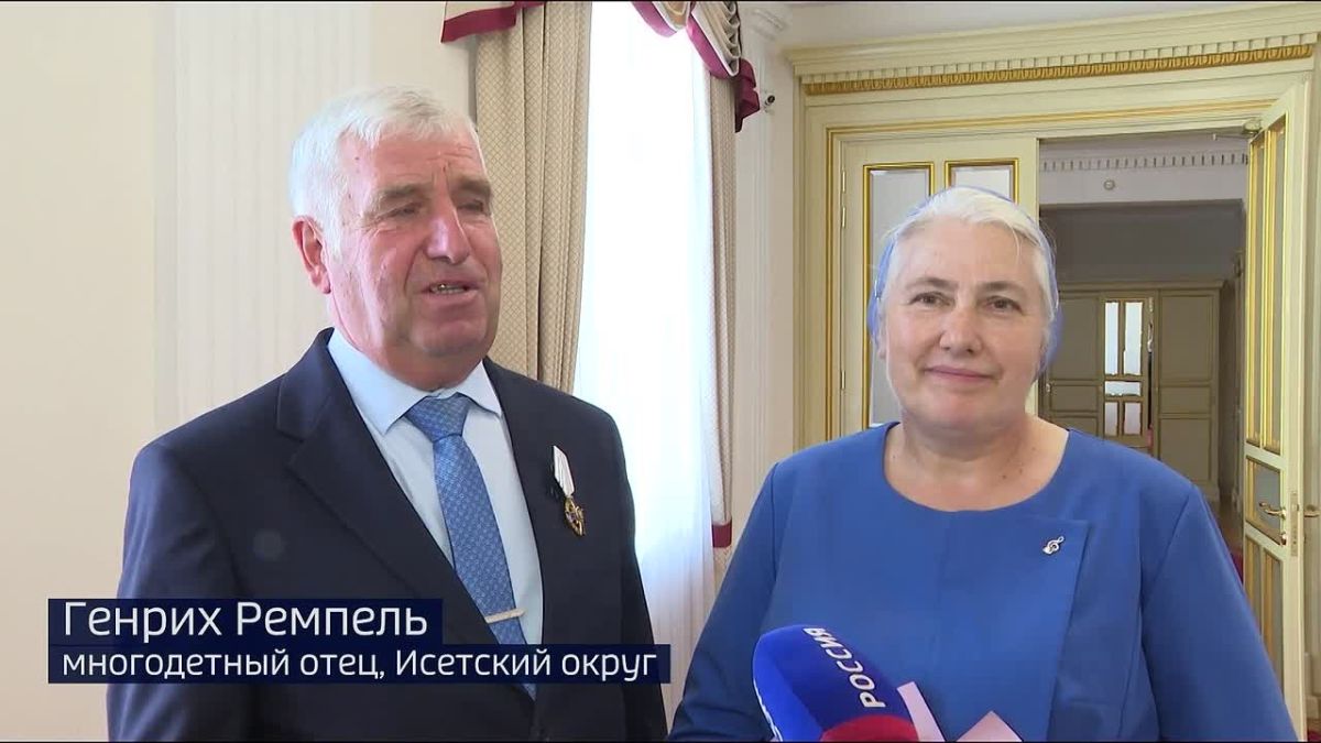 Признание заслуг. Сегодня, в день рождения Тюменской области, губернатор вручил государственные, ведомственные и региональные награды