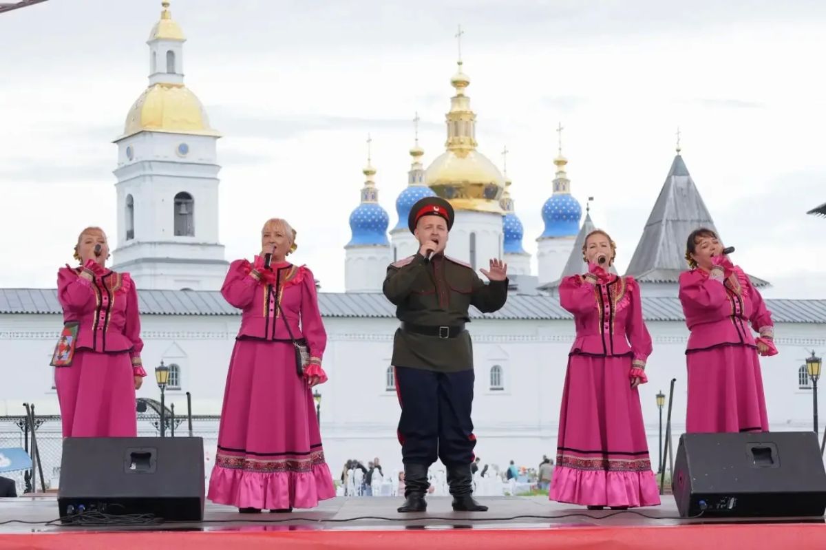 Друзья, сегодня у стен Тобольского кремля развернулись главные праздничные события, посвящённые Дню рождения Тюменской области Друзья, сегодня у стен Тобольского кремля развернулись главные праздничные события, посвящённые Дню рождения Тюменской области