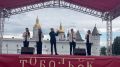 Сегодня Красная площадь у Тобольского кремля — главная площадка празднования 82-й годовщины образования Тюменской области