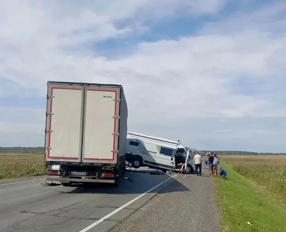 Сегодня на трассе Тюмень — Омск произошла серьезная авария Сегодня на трассе Тюмень — Омск произошла серьезная авария