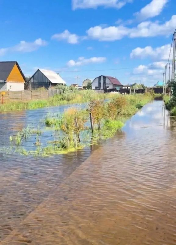 Село Каскара всё больше в воде, я писала пост в июле 2026 г, но бездействие властей привило к большему затоплению, техника работает с 27.07.26 по рабочему графику, хотя наши улицы ввели в режим ЧС, жители просили у местной... Село Каскара всё больше в воде, я писала пост в июле 2026 г, но бездействие властей привило к большему затоплению, техника работает с 27.07.26 по рабочему графику, хотя наши улицы ввели в режим ЧС, жители просили у местной...