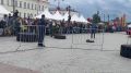 Внимание! Это надо видеть своими глазами! На Красной площади Тобольского кремля дан старт международным соревнованиям «Пожарная тяга. Сибирский характер»! Атмосфера здесь просто нереальная: зрители в восторге, команды...