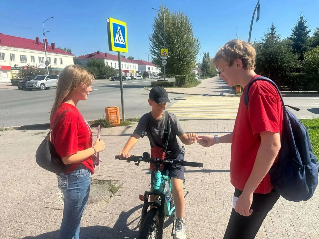 В Ишиме волонтёры поздравили горожан с Днём Тюменской области В Ишиме волонтёры поздравили горожан с Днём Тюменской области