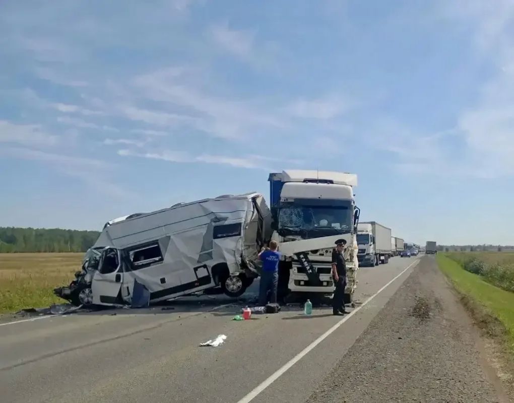 Сегодня на трассе Тюмень — Омск произошла серьезная авария Сегодня на трассе Тюмень — Омск произошла серьезная авария